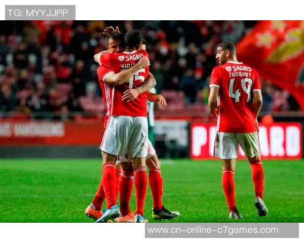 本菲卡主场迎战博阿维斯塔双方争夺关键三分激战正酣