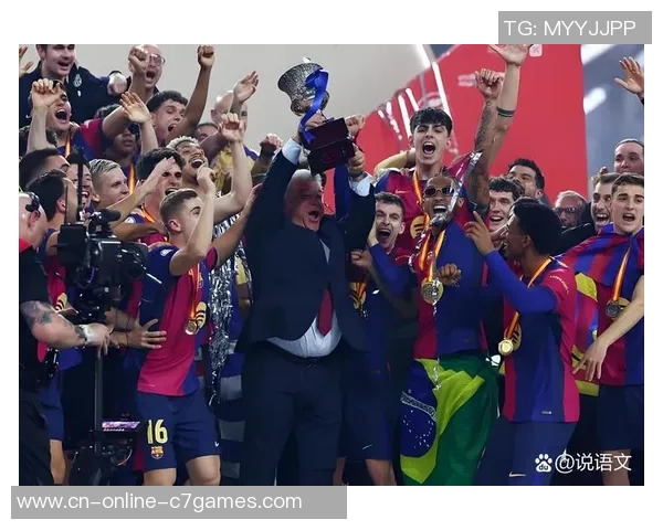 皇马在国王杯中以三比一战胜巴萨展现强大实力与团队合作精神